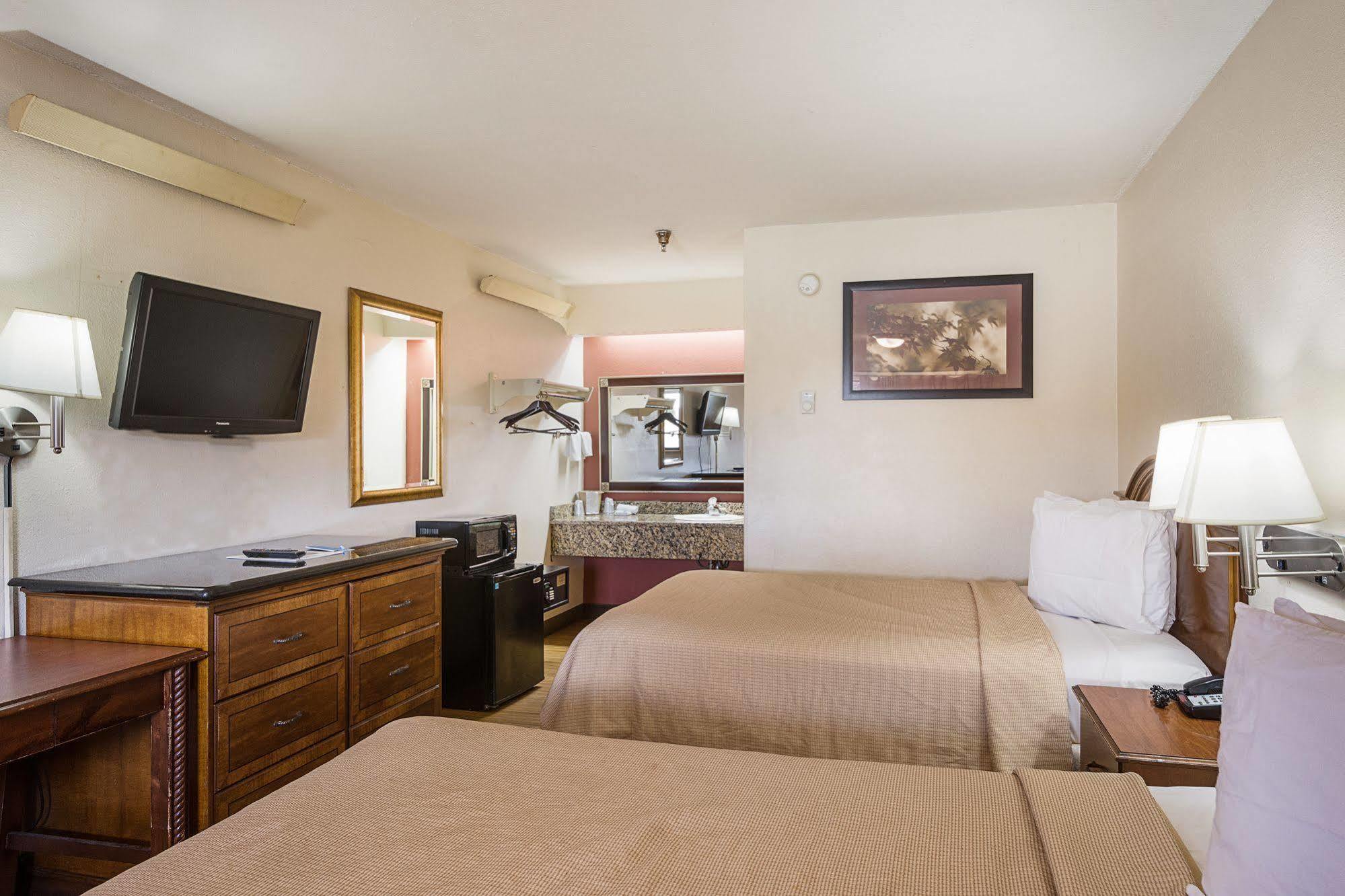 Bay Inn On Busch Tampa Dış mekan fotoğraf