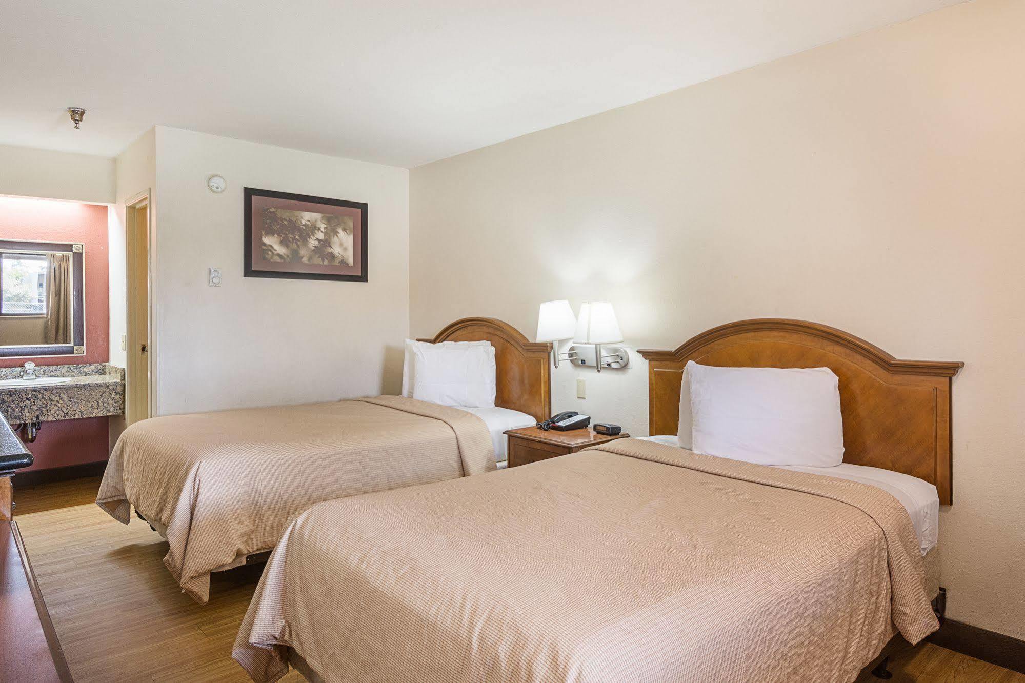 Bay Inn On Busch Tampa Dış mekan fotoğraf